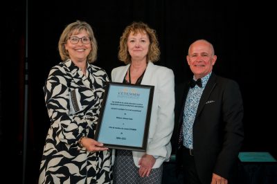 De gauche à droite, Mmes Johanne Dubé, Sylvie Mallette et M. Yves Thibert